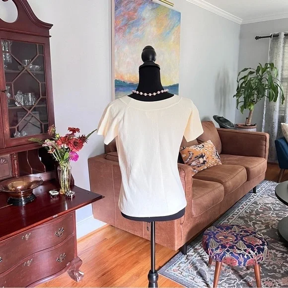 Stunning JOSEPH A. Ecru Qu'est ce que c'est silk? Short Sleeve Sweater - Picture 3 of 5